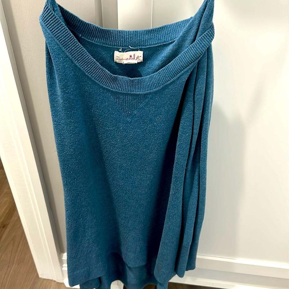 Women’s Shrinking Violet Sweater Size S
